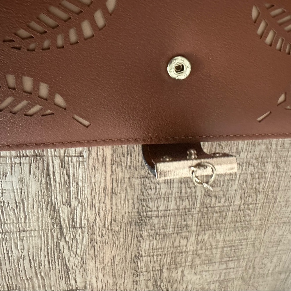 Vagabond Goods Brown Leaf Cutout Wallet | “Sea La Vie” Embossing - Picture 6 of 16